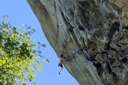 FRAULEIN: En mektig linje på Kvam i Sogndal der de lærde strides om graden. Her er Arne Farestveit på ruta. Fraulein Sogndal