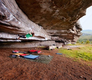 Strekk: En tilreisende utlending prøver seg på Jagga-Jo (7A+) i hula. Foto: Dag Hagen Strekk: En tilreisende utlending prøver seg på Jagga-Jo (7A+) i hula. Foto: Dag Hagen