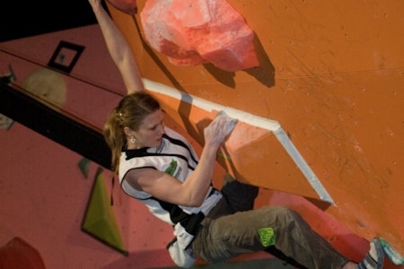 Hannah under NM i buldring 2008 på lillehammer. Foto: Johannes Volle Hannah under NM i buldring 2008 på lillehammer. Foto: Johannes Volle