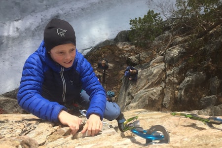 PÅ LED: 12-åringen Erlend Wassdahl Meirik klatrer på Ishoel i Oppdal. Foto: Tore Meirik PÅ LED: 12-åringen Erlend Wassdahl Meirik klatrer på Ishoel i Oppdal. Foto: Tore Meirik