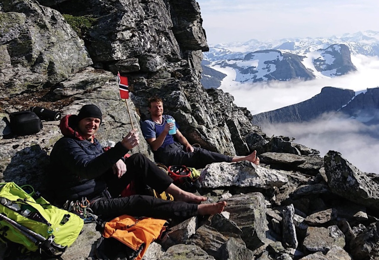 Toppglede på Lars Mjaavatn og Eivind Nordeide etter å ha klatret Norskeruta i Trollveggen. Foto: Matti Bernitz Pedersen