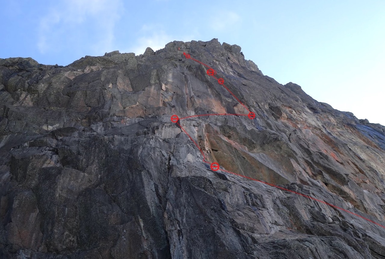 Sørveggen på Gjertvasstind. Foto: Sigbjørn Veslegard Sørveggen på Gjertvasstind.