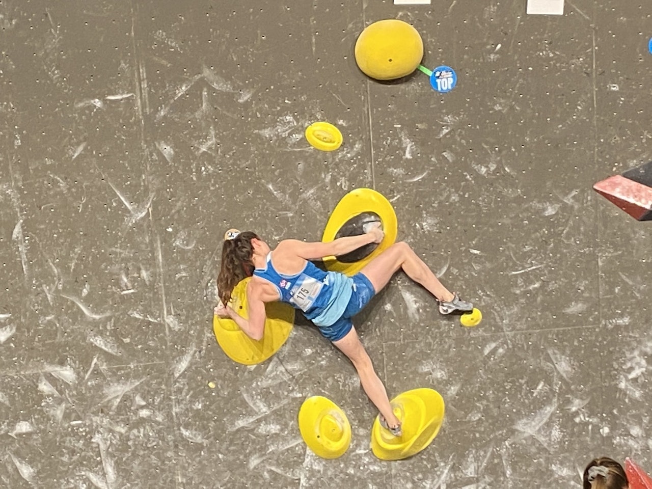 VERDENSCUP I BULDRING: Ingrid Kindlihagen, Emma Wollebæk og Regine Storå var på plass i Meiringen under årets første verdenscup i buldring. Foto: Anders Kindlihagen 