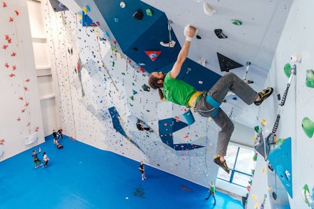 Mørkvedhallen i Bodø er en av klatresentrene som er helt stengt i Norge nå. Dersom det er stengt i din hjemkommune må du finne alternative måter å trene klatring på. Foto: Bjørnar Brende Smestad Korona Bodø Mørkvedhallen