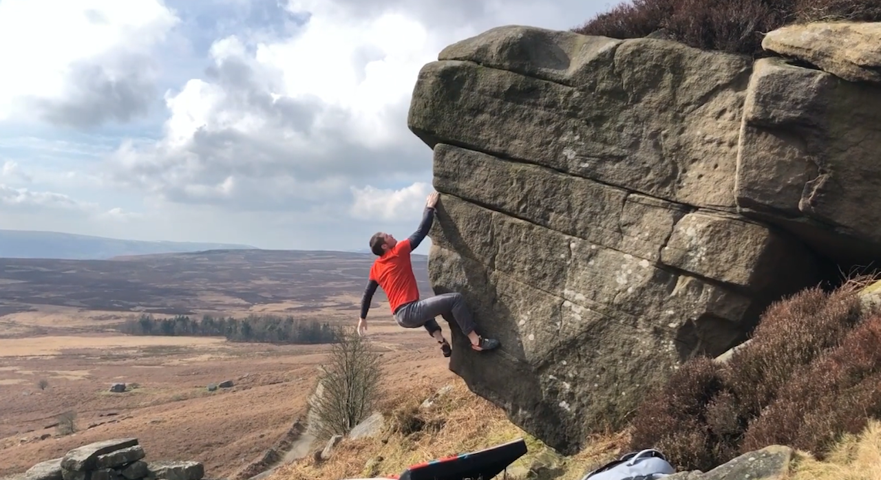 PEAK DISTRICT: Ian Hollows buldrer i Peak. PEAK DISTRICT: Ian Hollows buldrer i Peak.