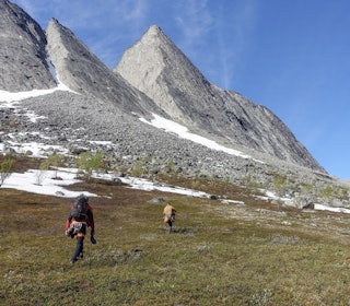 MED PARADISET I SIKTE: På anmarsj til Lappviktind/Lapplunk i Skjomen. Foto: Andreas Widlund Skjomen, Lappviktind, Lapplunk, Andreas Widlund, Narvik