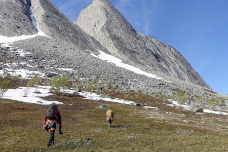 MED PARADISET I SIKTE: På anmarsj til Lappviktind/Lapplunk i Skjomen. Foto: Andreas Widlund Skjomen, Lappviktind, Lapplunk, Andreas Widlund, Narvik