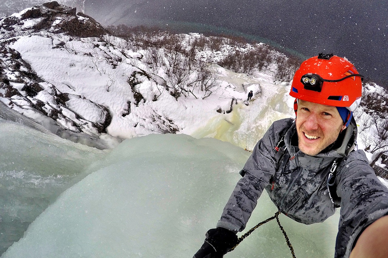 BOKLANSERING: Christian Dramsdahl har nå gitt ut boken Arctic Ice Climbing. Foto: Privat Christian Dramsdahl