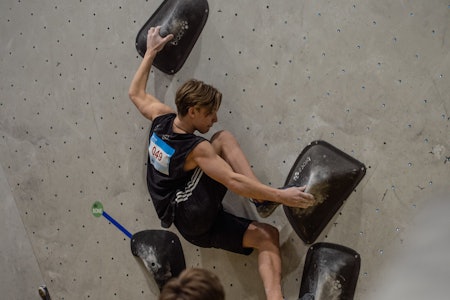 I AKSJON: Teodor Kirkebø i aksjon under helgens Norgescup i buldring. Foto: Torbjørn Wiik.