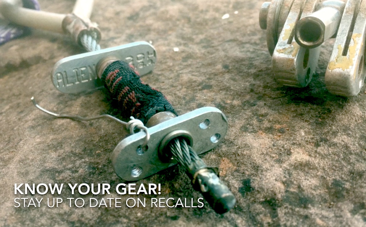 Slik gikk det da Gaar Lausmann testet kammen han kjøpte på bruktmarkedet. Foto: Skjermdump fra Vimeo. Slik gikk det da Gaar Lausmann testet kammen han kjøpte på bruktmarkedet. Foto: Skjermdump fra Vimeo.