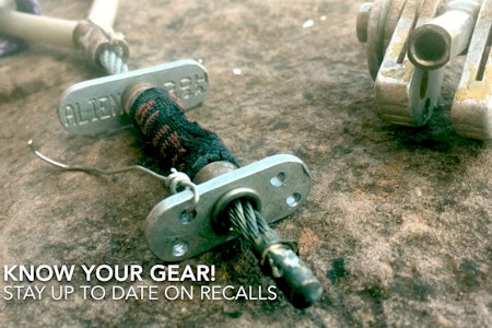 Slik gikk det da Gaar Lausmann testet kammen han kjøpte på bruktmarkedet. Foto: Skjermdump fra Vimeo. Slik gikk det da Gaar Lausmann testet kammen han kjøpte på bruktmarkedet. Foto: Skjermdump fra Vimeo.