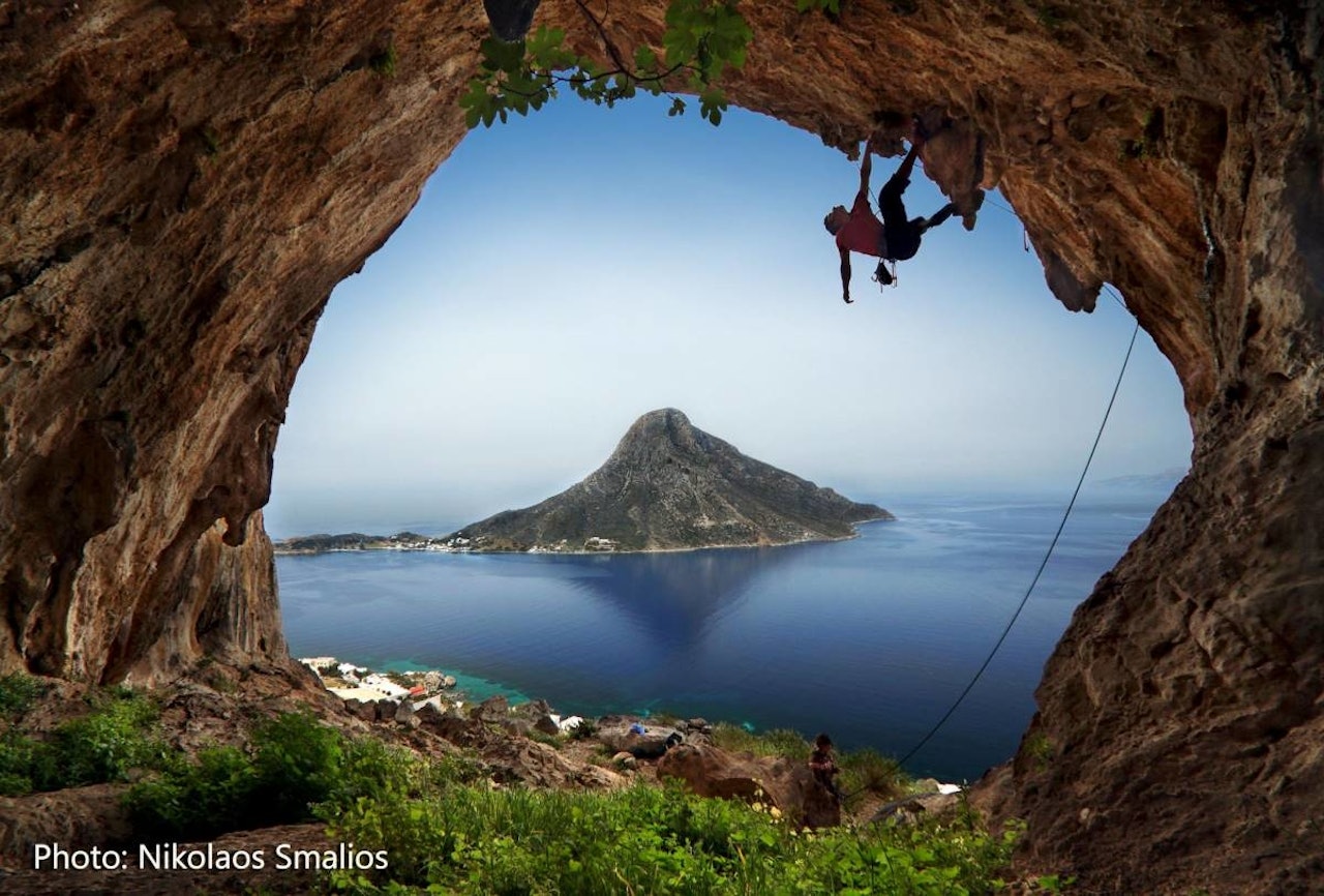 SETT DET FØR? Det er klipper i Thailand, en klatrer i silhuett i Grande Grotta på Kalymnos med Telendos i bakgrunnen («Blir aldri lei denne utsikten»), det er er #natur #klatring #utegym #naturelover #sunset, sier Tveter. Foto: Nikolaos Smalios SETT DET FØR? Det er klipper i Thailand, en klatrer i silhuett i Grande Grotta på Kalymnos med Telendos i bakgrunnen («Blir aldri lei denne utsikten»), det er er #natur #klatring #utegym #naturelover #sunset, sier Tveter. Foto: Nikolaos Smalios