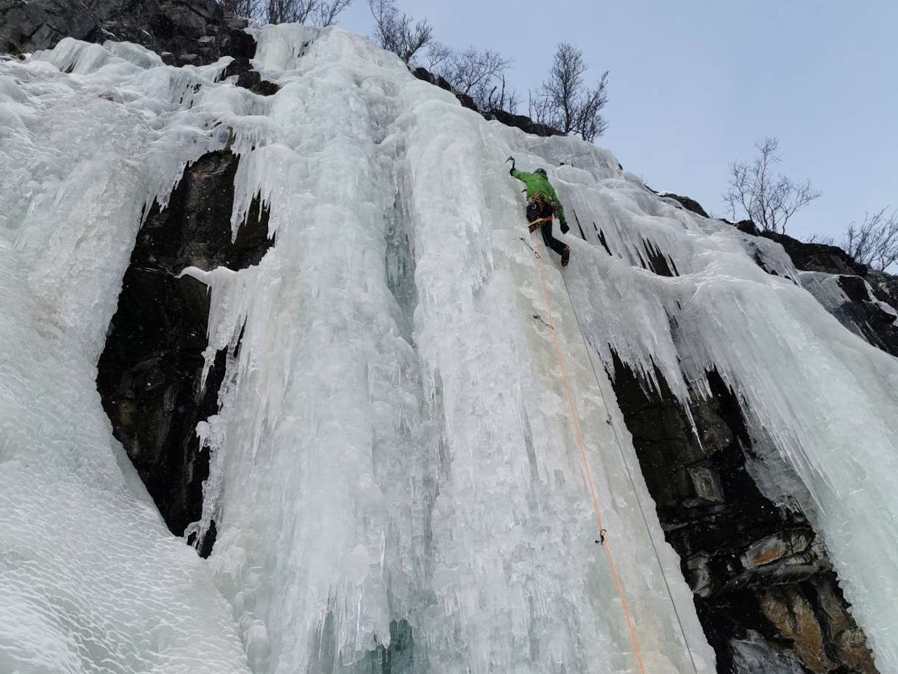 Stig Anton Hordvik på Tuvsfossen, Hemsedal. Foto: Odd Magne Øgreid Stig Anton Hordvik på Tuvsfossen, Hemsedal. Foto: Odd Magne Øgreid