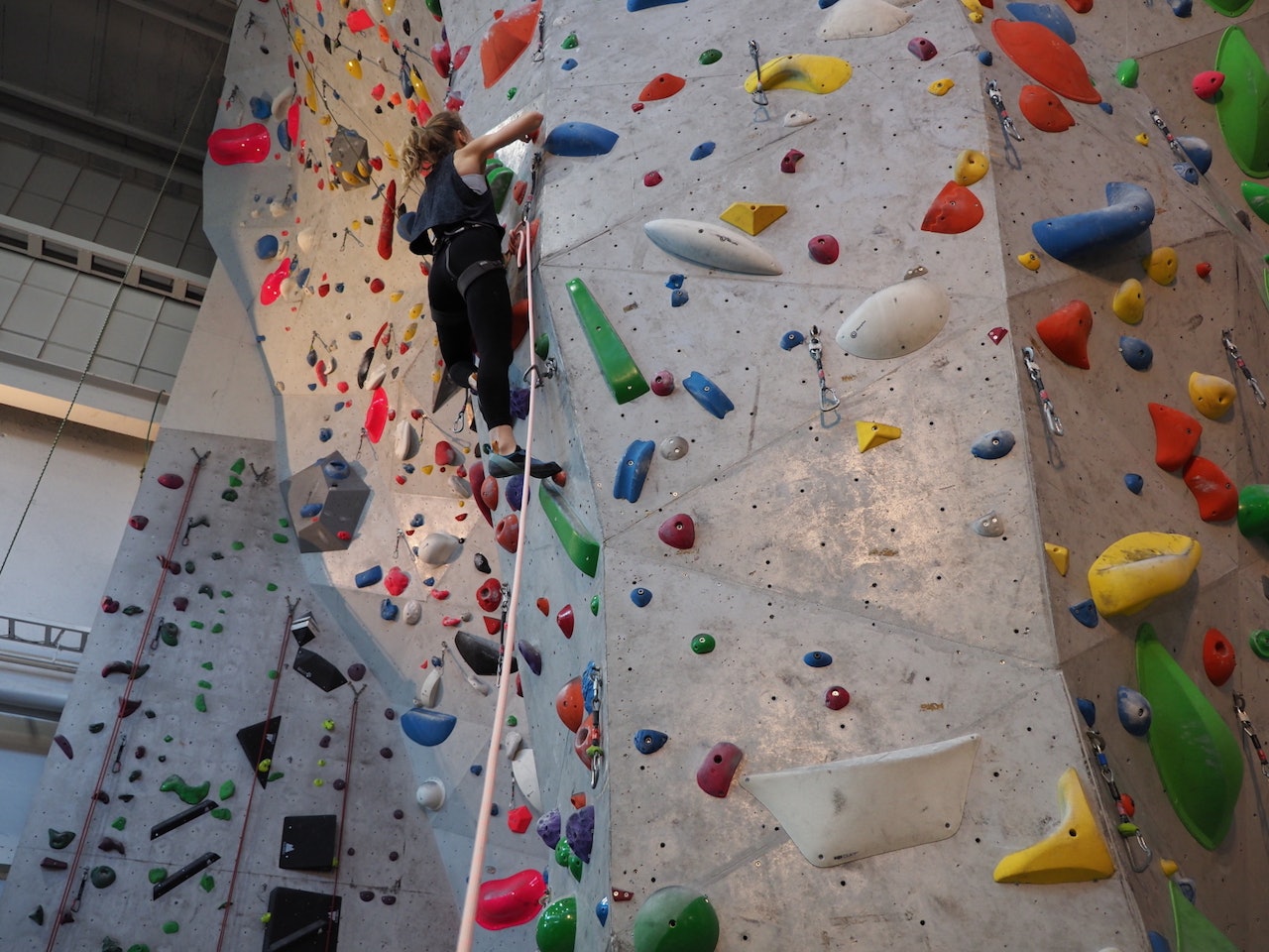 NOEN FÅ LETTELSER I OSLO:  Nå kan barn og ungdom fram til 19 år klatre organisert innendørs. 