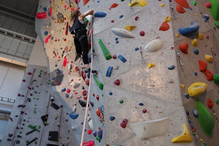 NOEN FÅ LETTELSER I OSLO:  Nå kan barn og ungdom fram til 19 år klatre organisert innendørs. 