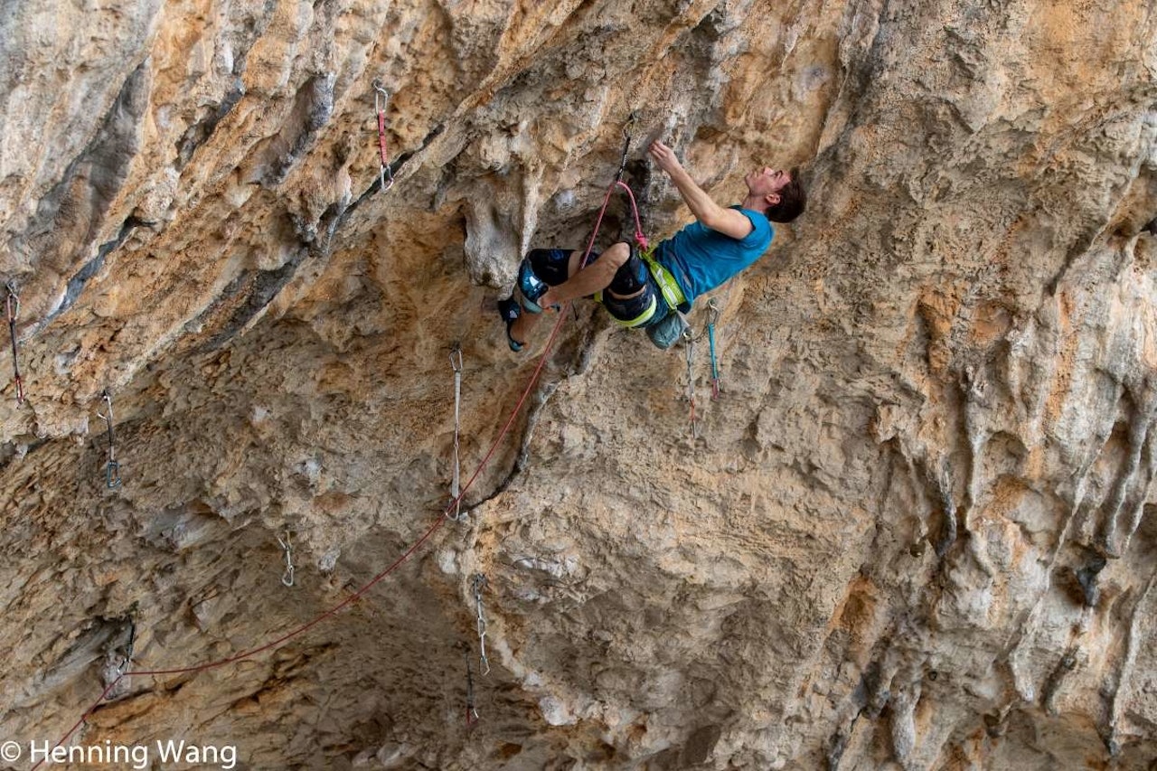 BRATT: Leo Bøe i ferd med å perse på ruta La Planta de Shiva part 1, 8c. Foto: Henning Wang BRATT: Leo Bøe i ferd med å perse på ruta La Planta de Shiva part 1, 8c. Foto: Henning Wang