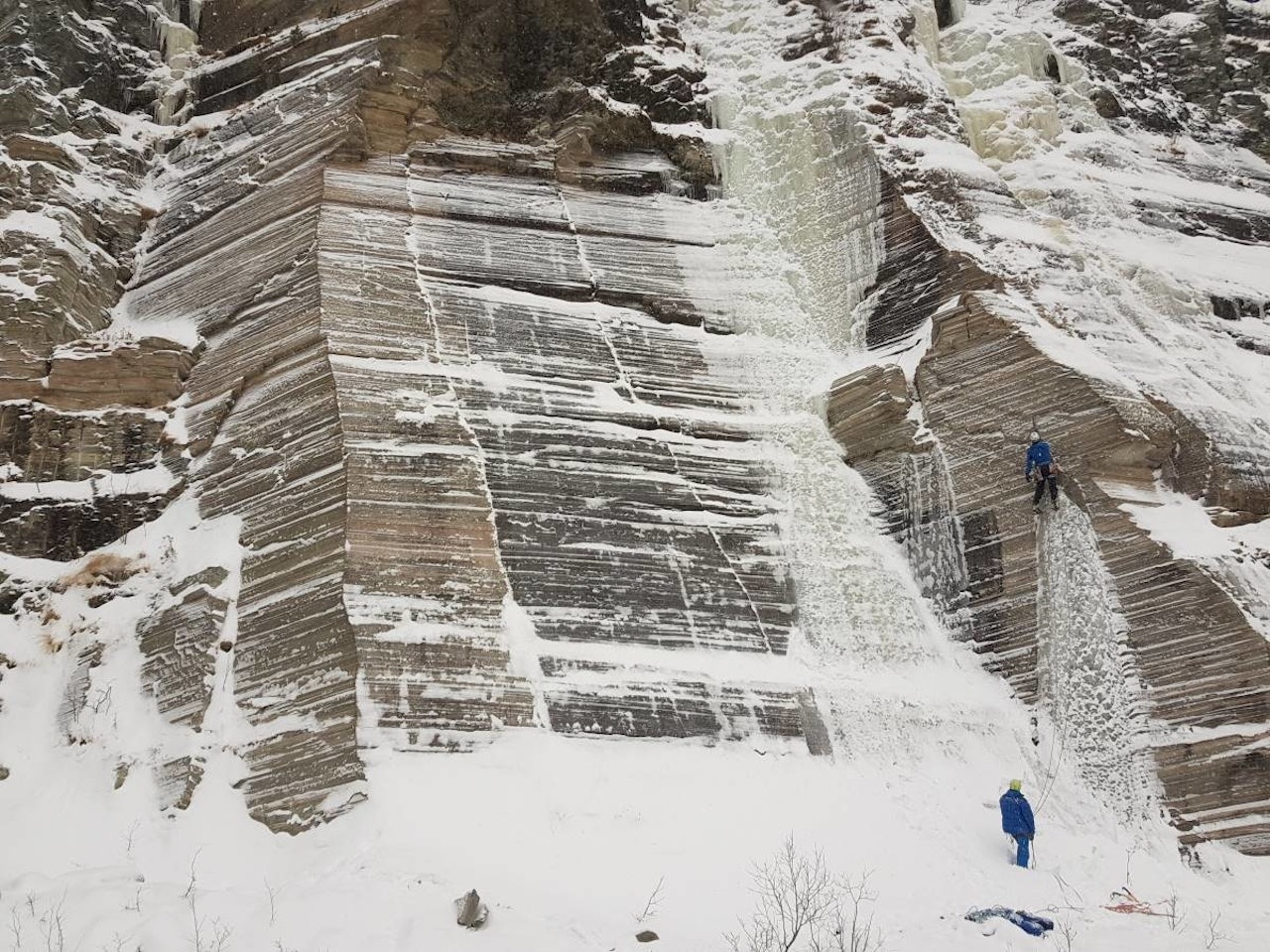 IS! Kjetil Grimsæth melder om bra isforhold på Oppdal nå. Her er han på en ny miksrute han gikk i helgen. Foto: Rune Kvalsnes IS! Kjetil Grimsæth melder om bra isforhold på Oppdal nå. Her er han på en ny miksrute han gikk i helgen. Foto: Rune Kvalsnes