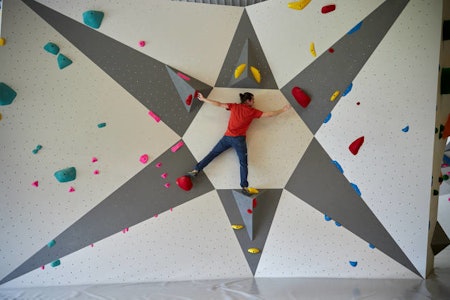 TRONDHEIM STENGER NED: Men barn og unge under 20 år kan trene på klatresenter fortsatt. Så helt stengt er det ikke. Her fra buldring på Grip Sluppen. Foto: Vegar Herstrøm TRONDHEIM STENGER NED: Men barn og unge under 20 år kan trene på klatresenter fortsatt. Så helt stengt er det ikke. Her fra buldring på Grip Sluppen. Foto: Vegar Herstrøm