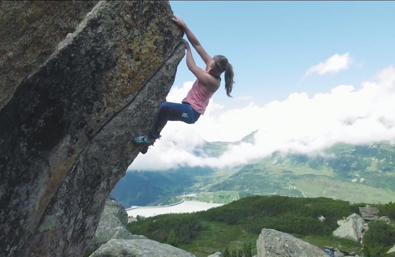 Anna Stöhr klatrer ved Innsbruck. Anna Stöhr klatrer ved Innsbruck.
