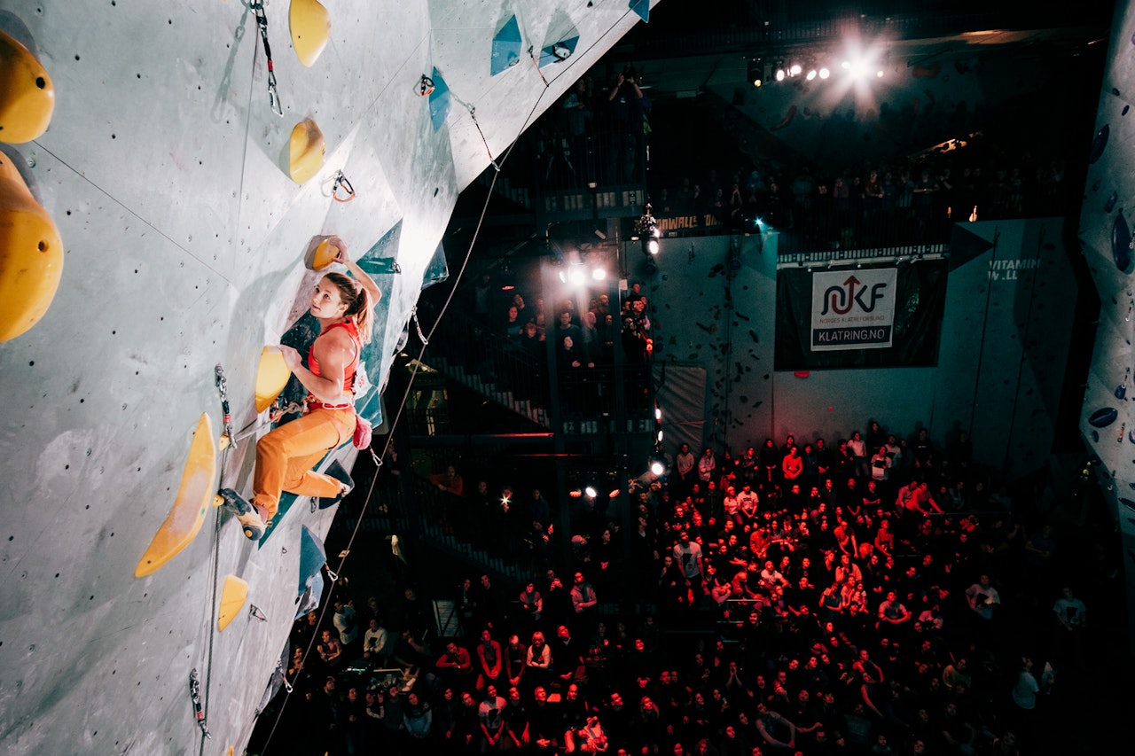 SHOW: Tina Hafsaas vinner foran en fullsatt arena med publikum i alle plan. Foto: Bjørnar Smestad SHOW: Tina Hafsaas vinner foran en fullsatt arena med publikum i alle plan. Foto: Bjørnar Smestad