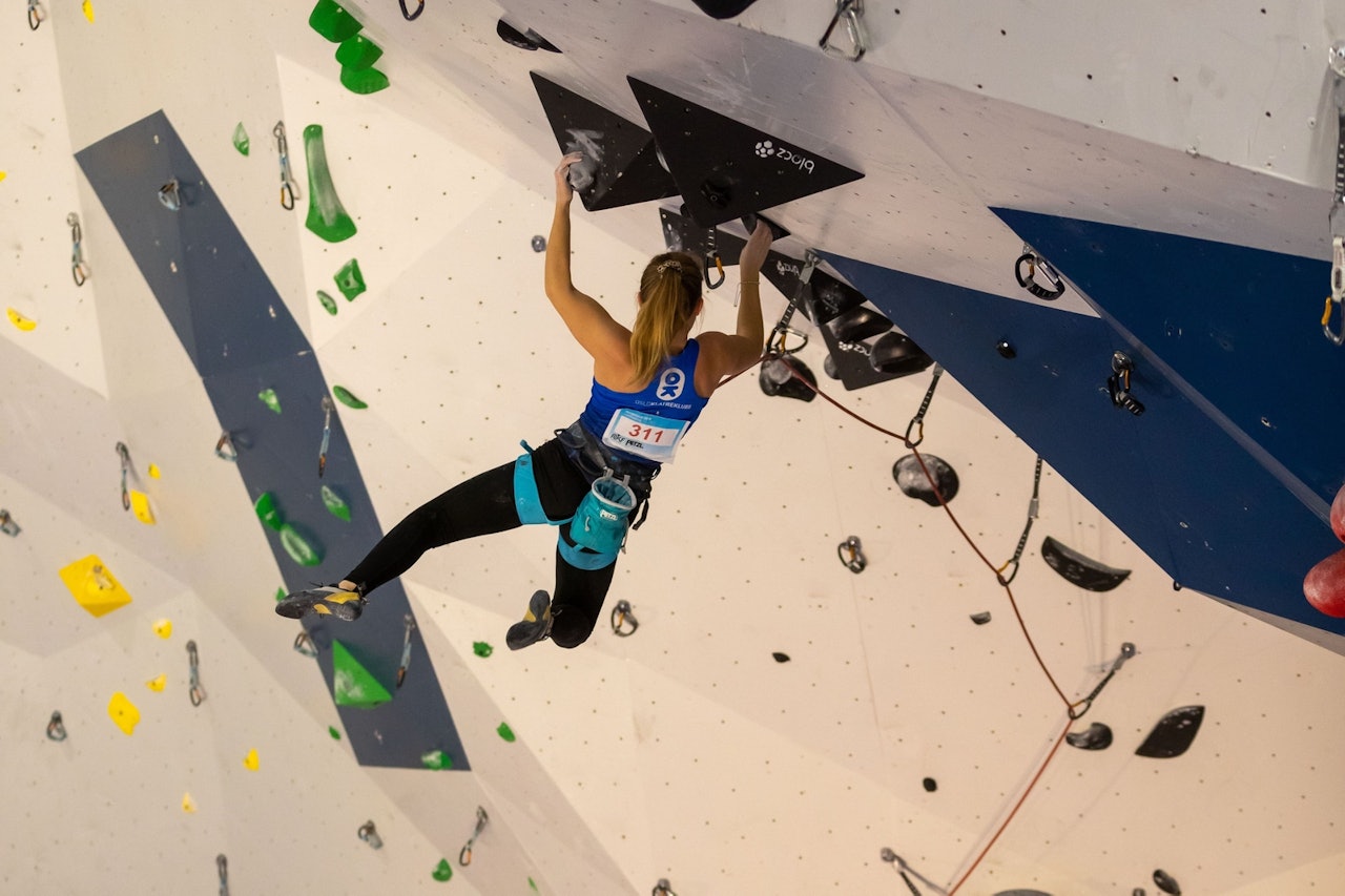 KLAR FOR NM: Amanda Buer tok sølv i forrige Norgescup i klassen jenter eldre junior. Foto: Henning Wang.