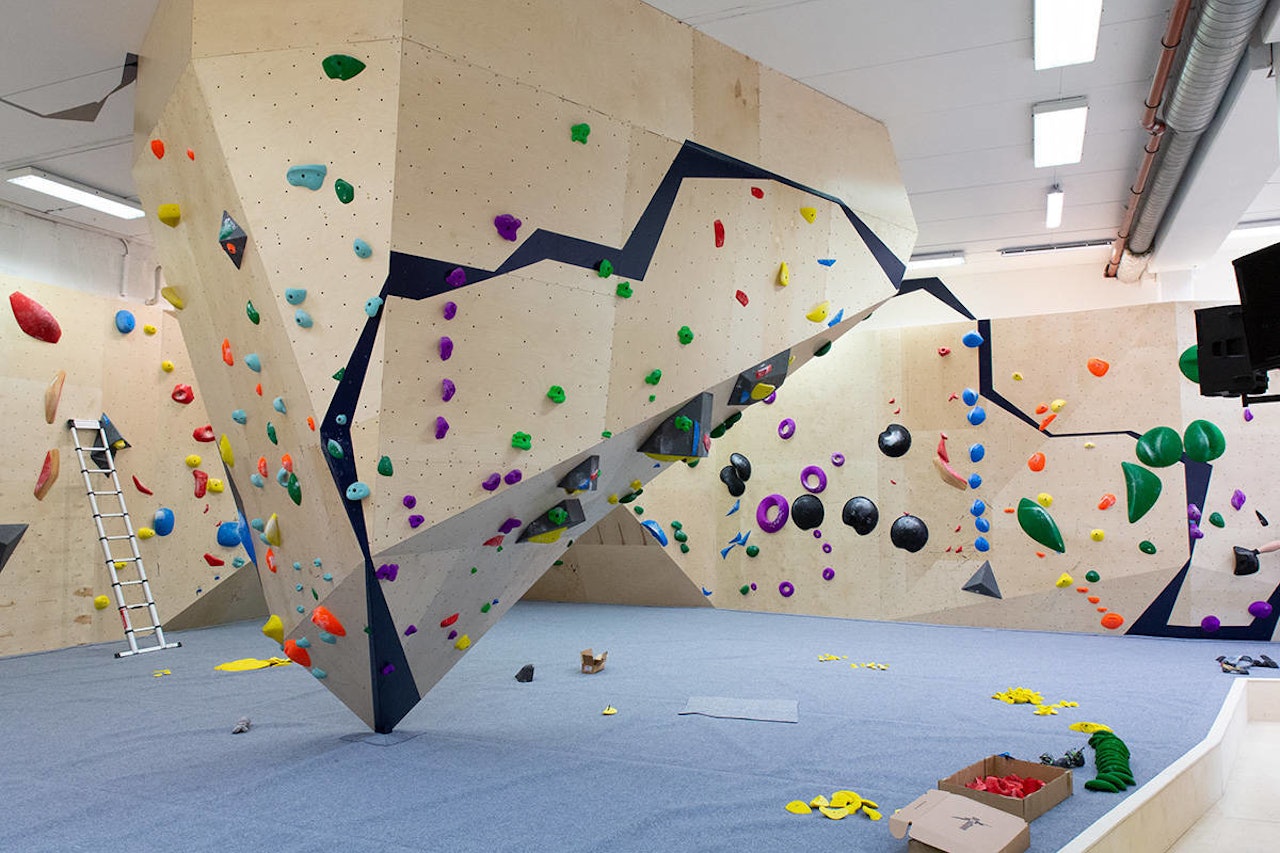 KORONAUTBRUDD I FØRDE: Det større koronautbruddet i Sunnfjord kan spores tilbake til studentmiljøet og ikke Førde klatresenter. Men klatresenteret og studentpraksis er stengt på ubestemt tid. Foto: Dusan Mihailovic KORONAUTBRUDD I FØRDE: Det større koronautbruddet i Sunnfjord kan spores tilbake til studentmiljøet og ikke Førde klatresenter. Men klatresenteret og studentpraksis er stengt på ubestemt tid. Foto: Dusan Mihailovic