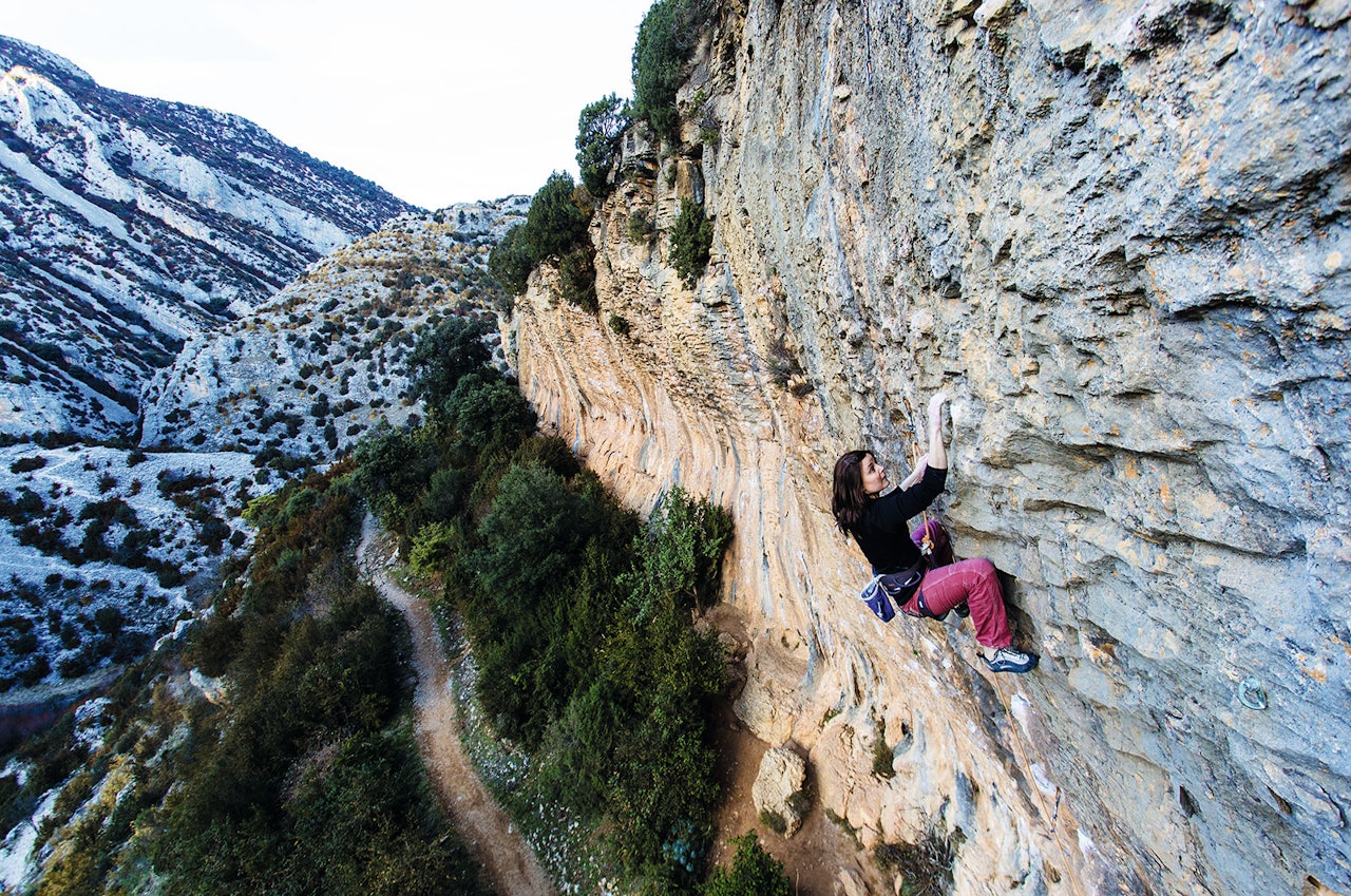 UTSIKT: Marthe Stensrud går Toma Castañazo (7a+) på sektor El Camino. Foto: Thomas Horgen UTSIKT: Marthe Stensrud går Toma Castañazo (7a+) på sektor El Camino. Foto: Thomas Horgen