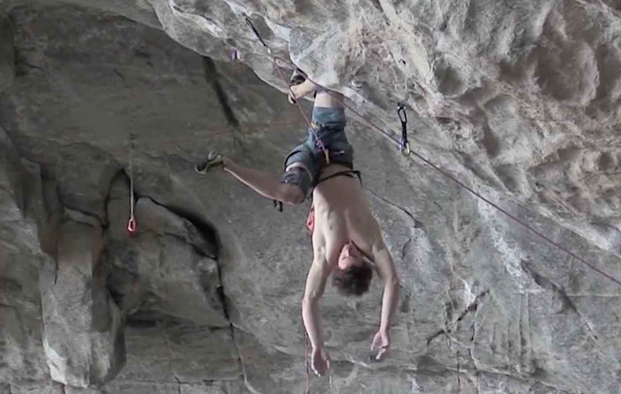 En spesiell hvil på Silence (9c). Skjermdump fra innslaget.  En spesiell hvil på Silence (9c). Skjermdump fra innslaget.