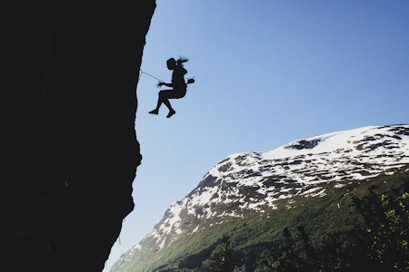 NY BOK FRA FRI FLYT FORLAG: Klatreren Geir Evensen har skrevet bok om hvorfor ulykker skjer i klatresporten, og hvordan kan vi forhindre dem. Foto: Geir Evensen  NY BOK FRA FRI FLYT FORLAG: Klatreren Geir Evensen har skrevet bok om hvorfor ulykker skjer i klatresporten, og hvordan kan vi forhindre dem. Foto: Geir Evensen