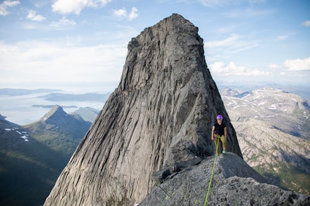 STETIND: Hva mener NKF, NTK, Nortind og DNT om rappellfester på et så trafikkert fjell som Stetind? Foto: Tore Meirik 