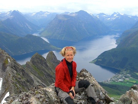 GODE MINNER: Annika Bråtveit Klippenberg var første kvinne opp Kjerag og leder i Bratte Rogalands Venner (BRV) i flere år. Foto: Privat