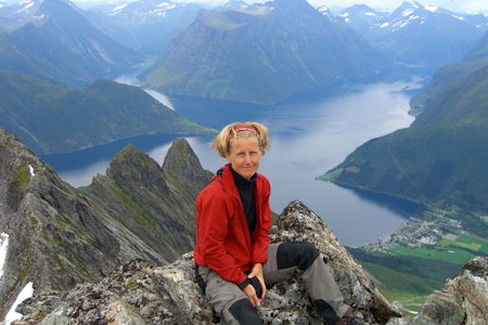 GODE MINNER: Annika Bråtveit Klippenberg var første kvinne opp Kjerag og leder i Bratte Rogalands Venner (BRV) i flere år. Foto: Privat