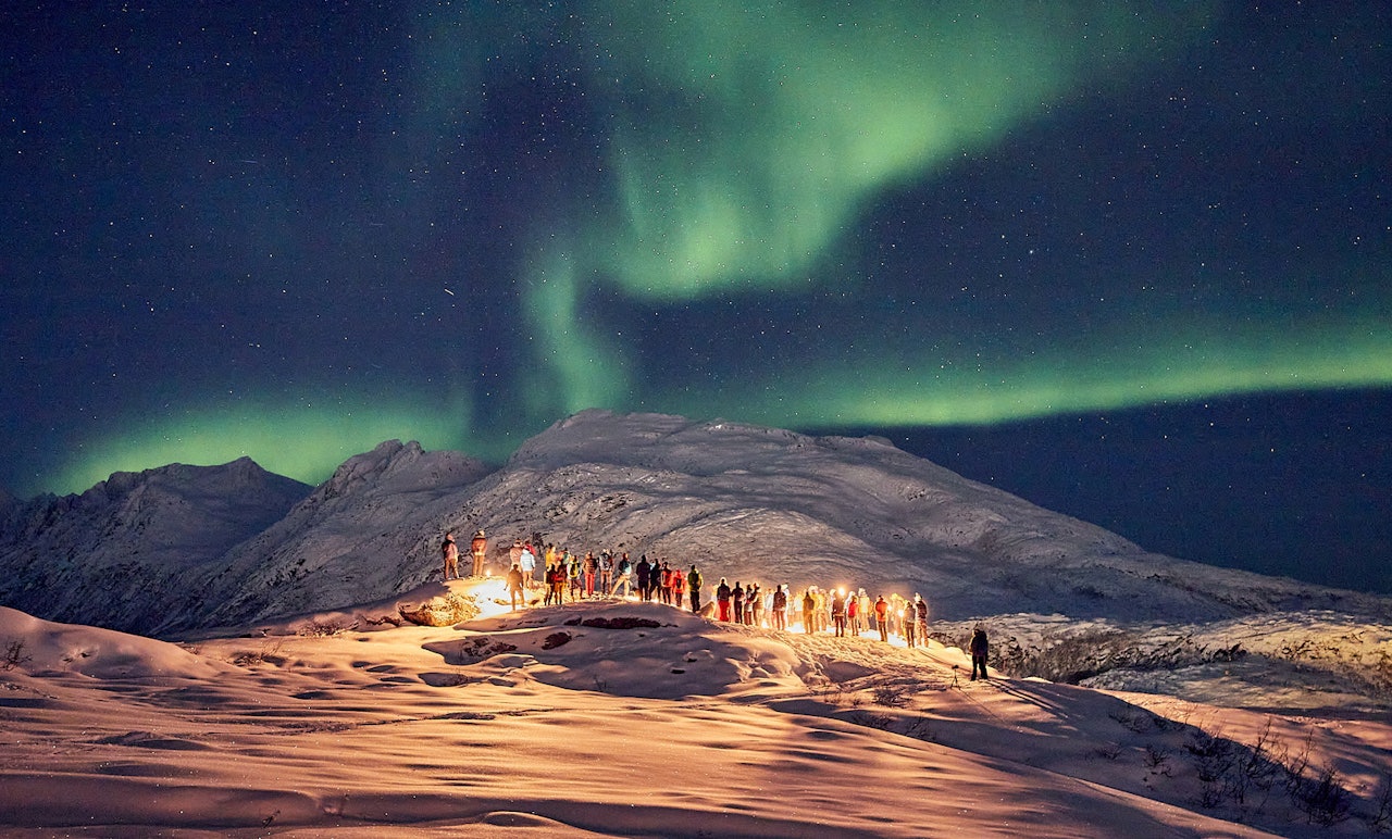 Det var en vakker minnestund for Øystein Stangeland under nordlyset tirsdag kveld. Foto: Stein Tronstad  Det var en vakker minnestund for Øystein Stangeland under nordlyset tirsdag kveld. Foto: Stein Tronstad