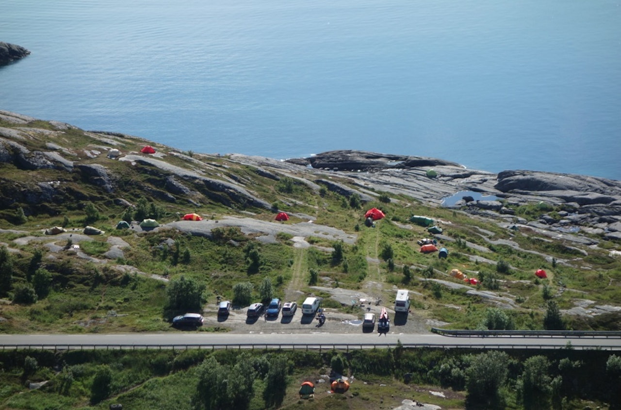 Den tidligere parkeringen under Gandalfveggen, slik den var før. Nå er det satt opp autovern som hindrer biler å parkere. Foto: Dag Hagen Den tidligere parkeringen under Gandalfveggen, slik den var før. Nå er det satt opp autovern som hindrer biler å parkere. Foto: Dag Hagen