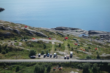 Den tidligere parkeringen under Gandalfveggen, slik den var før. Nå er det satt opp autovern som hindrer biler å parkere. Foto: Dag Hagen Den tidligere parkeringen under Gandalfveggen, slik den var før. Nå er det satt opp autovern som hindrer biler å parkere. Foto: Dag Hagen
