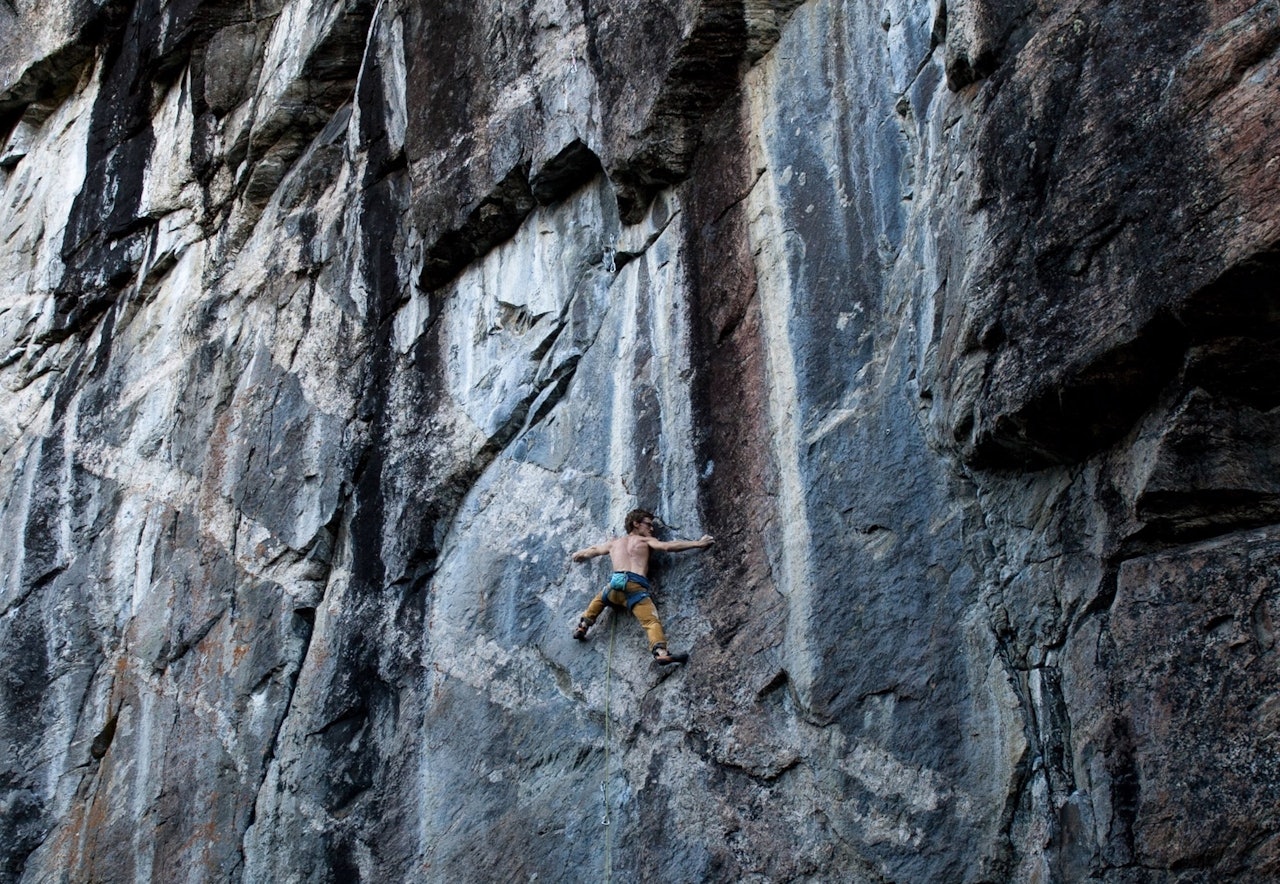 Matthias Eisenmann på Barbarella (9-/9) på Jarberget ved Dokka. Matthias Eisenmann på Barbarella (9-/9) på Jarberget ved Dokka.