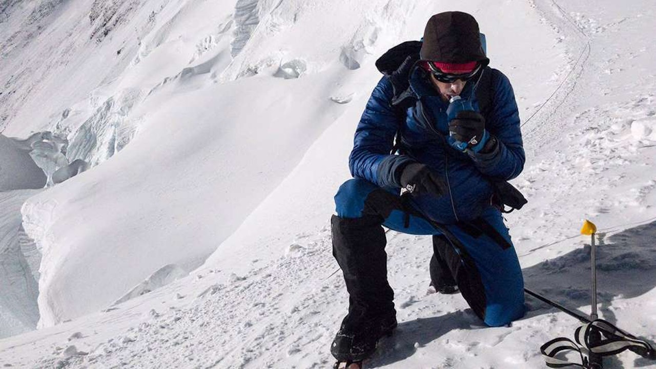 Killian Jornet på vei opp mot toppen av Mount Everest (8848 moh). Foto: Foto: Kilian Jornet/Summits of my life