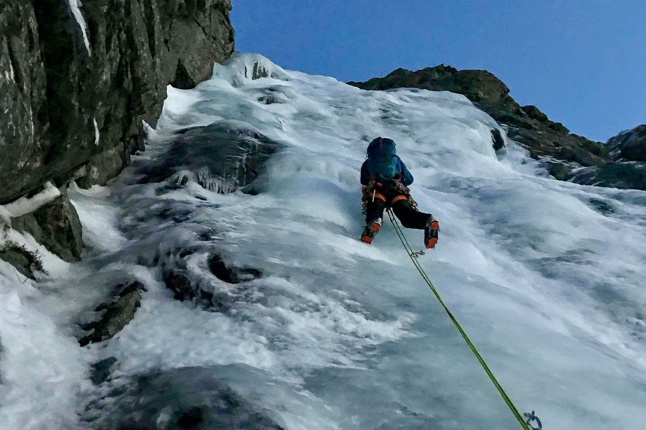NYE ALPINE LINJER: Fantastisk fin is på Skopphornet på Sunnmøre. Foto: Sindre Selvig. NYE ALPINE LINJER: Fantastisk fin is på Skopphornet på Sunnmøre. Foto: Sindre Selvig.