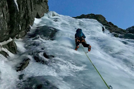 NYE ALPINE LINJER:  Fantastisk fin is på Skopphornet på Sunnmøre. Foto: Sindre Selvig.  NYE ALPINE LINJER:  Fantastisk fin is på Skopphornet på Sunnmøre. Foto: Sindre Selvig.