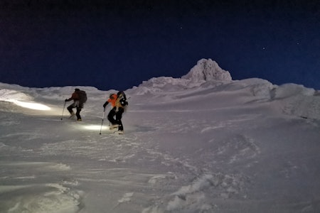 I morgentimene opp mot svaene og Storen er i bakgrunnen. Foto: Kristoffer Günter Hansen