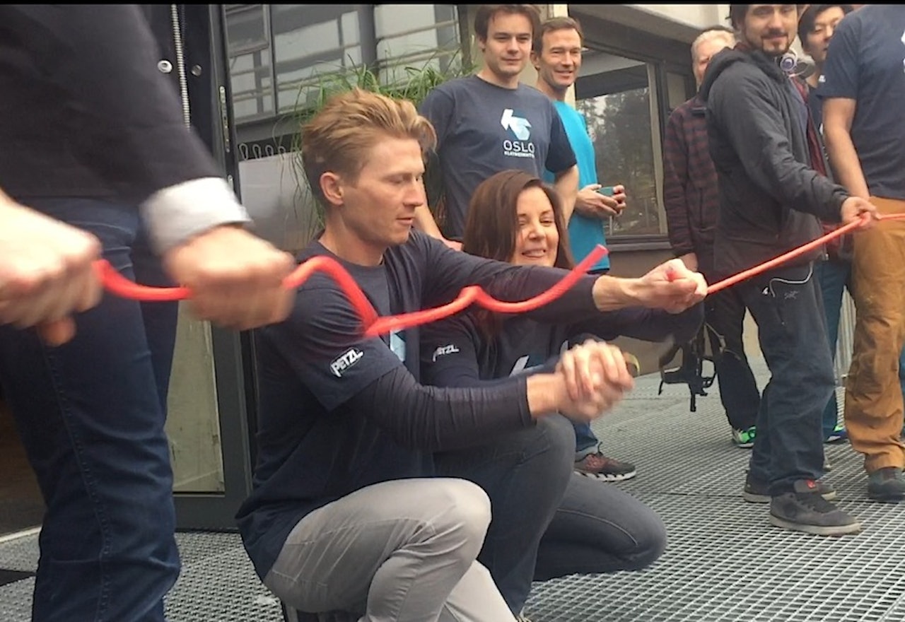 Medaksjonær Magnus Midtbø og daglig leder Marthe Stensrud klipper snora for åpning av Oslo Klatresenter.  Medaksjonær Magnus Midtbø og daglig leder Marthe Stensrud klipper snora for åpning av Oslo Klatresenter.