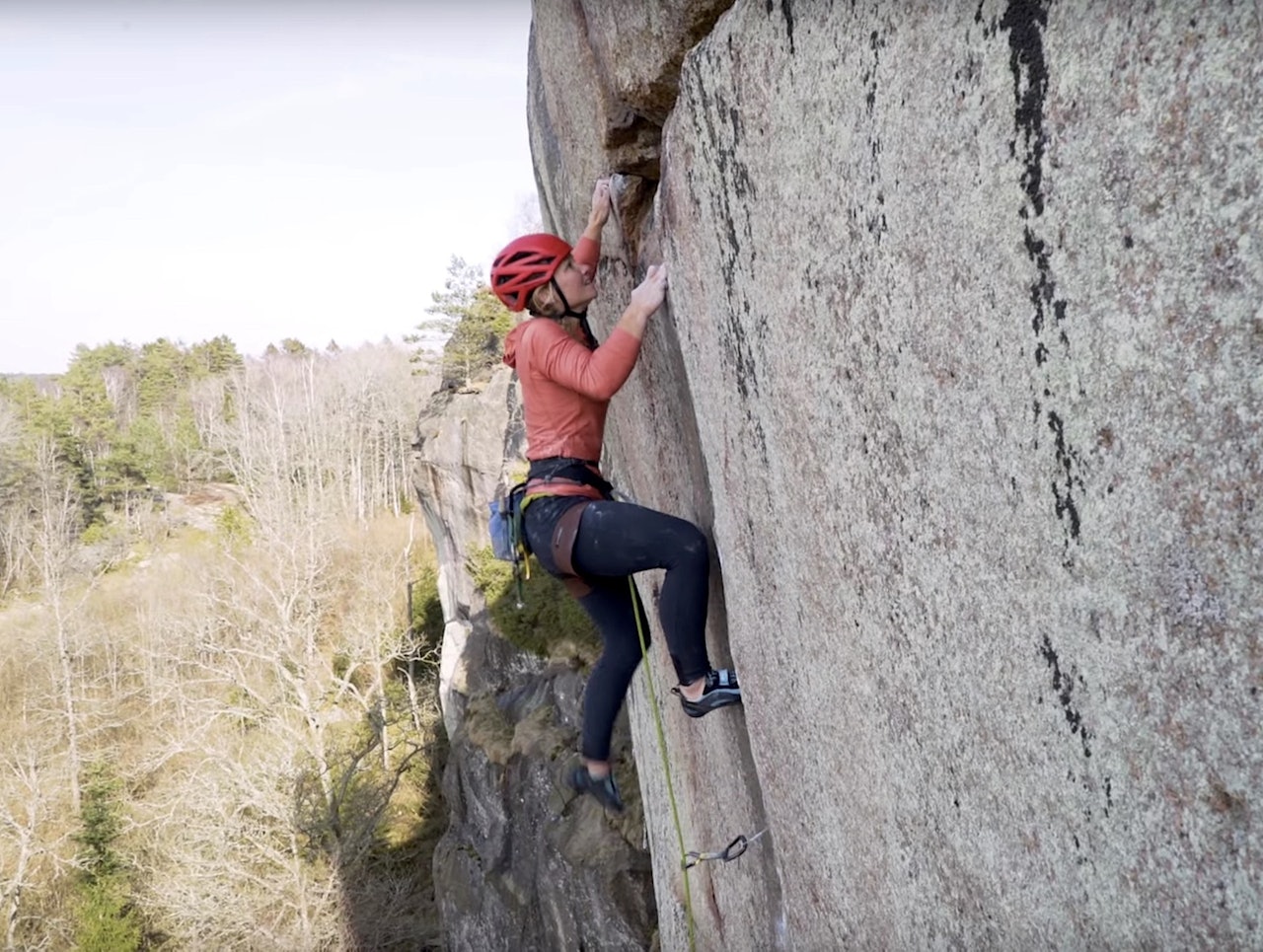 Hazel Findlay går Electric Avenue (9-/9, R) i Bohuslän. Foto: Colette McInerney Hazel Findlay går Electric Avenue (9-/9, R) i Bohuslän. Foto: Colette McInerney