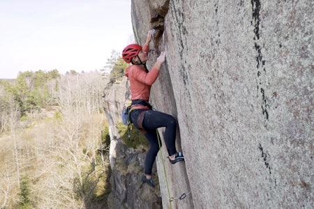 Hazel Findlay går Electric Avenue (9-/9, R) i Bohuslän. Foto: Colette McInerney Hazel Findlay går Electric Avenue (9-/9, R) i Bohuslän. Foto: Colette McInerney