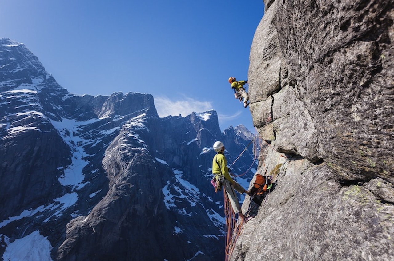 Er du like god som dette? Terje Aamodt er blant de aller beste klatrefotografene i Norge. Her fra ruta Gravrammer i Romsdalen. Se flere på terjeaamodt.com.