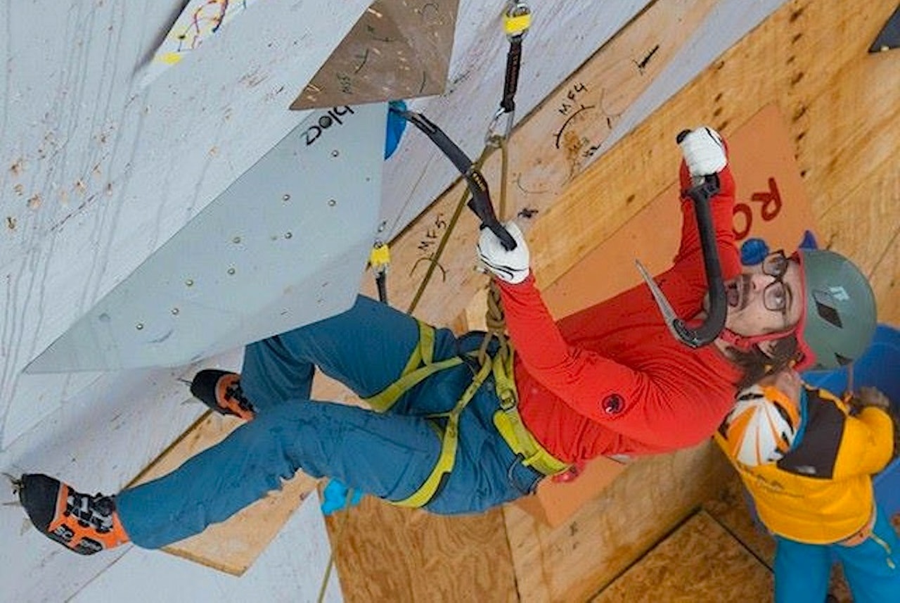 Ian Hanson konkurrerer under verdenscupen i Durango, Colorado, der han kom på 19. plass. Ian Hanson konkurrerer under verdenscupen i Durango, Colorado, der han kom på 19. plass.