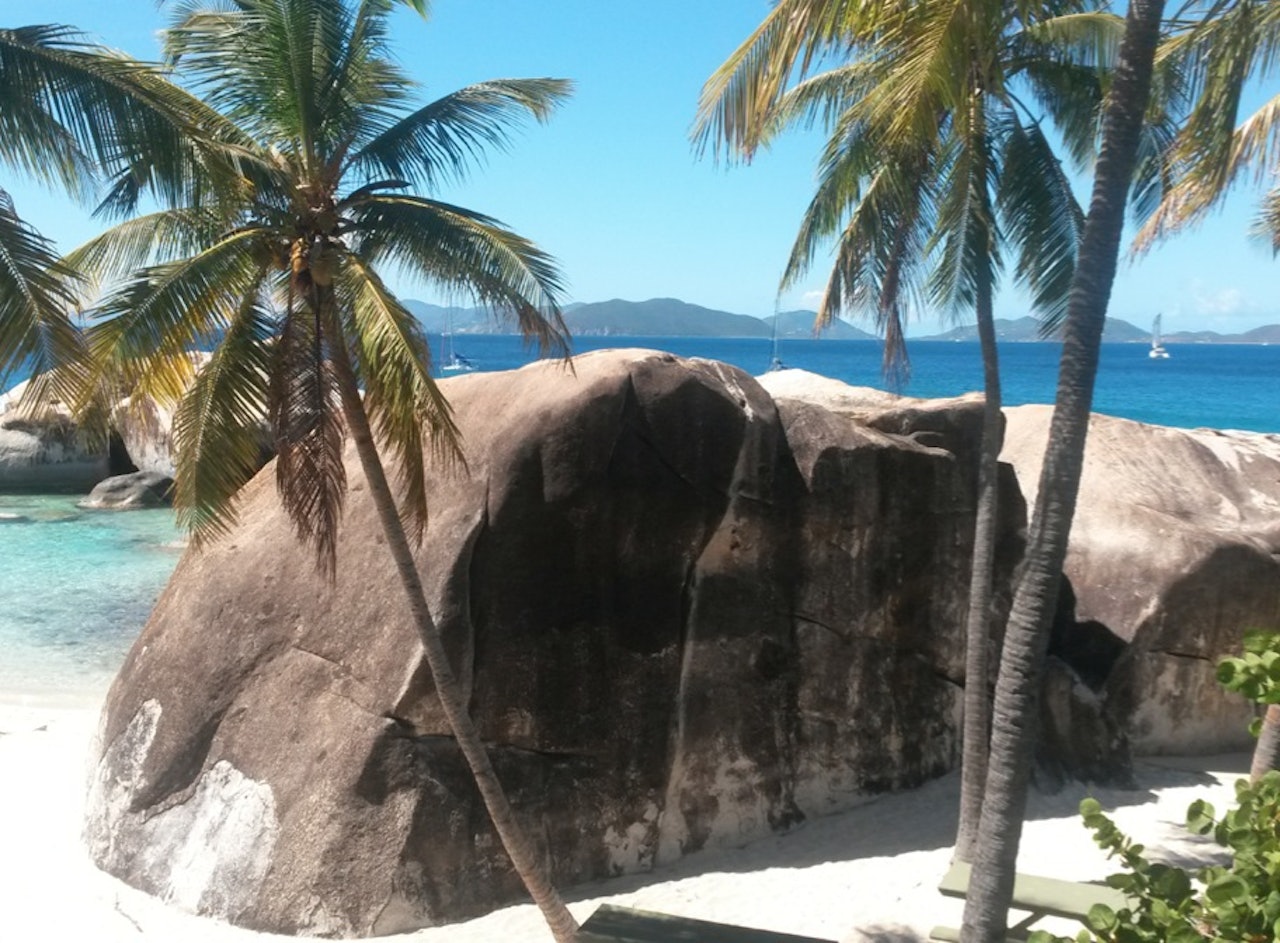 En nydelig buldrestein på Virgin Gorda. Foto: Vegard Ulland En nydelig buldrestein på Virgin Gorda. Foto: Vegard Ulland