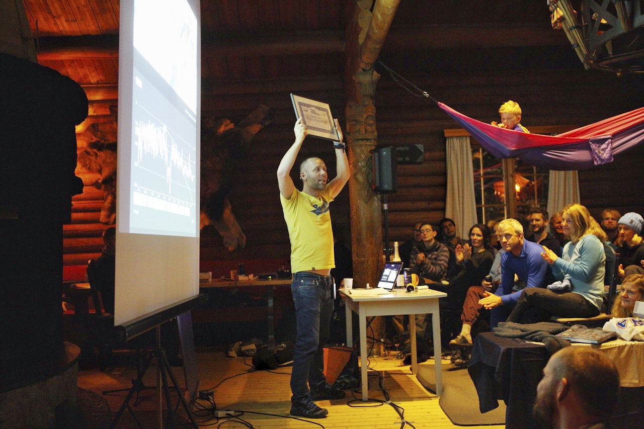 Prisen Årets eventyrer gikk til Tormod Granheim. Her fra overleveringen av prisen på Ekspedisjonsfestivalen på Kobberhaughytta. Foto: Anne Aschehoug Loftu Prisen Årets eventyrer gikk til Tormod Granheim. Her fra overleveringen av prisen på Ekspedisjonsfestivalen på Kobberhaughytta. Foto: Anne Aschehoug Loftu