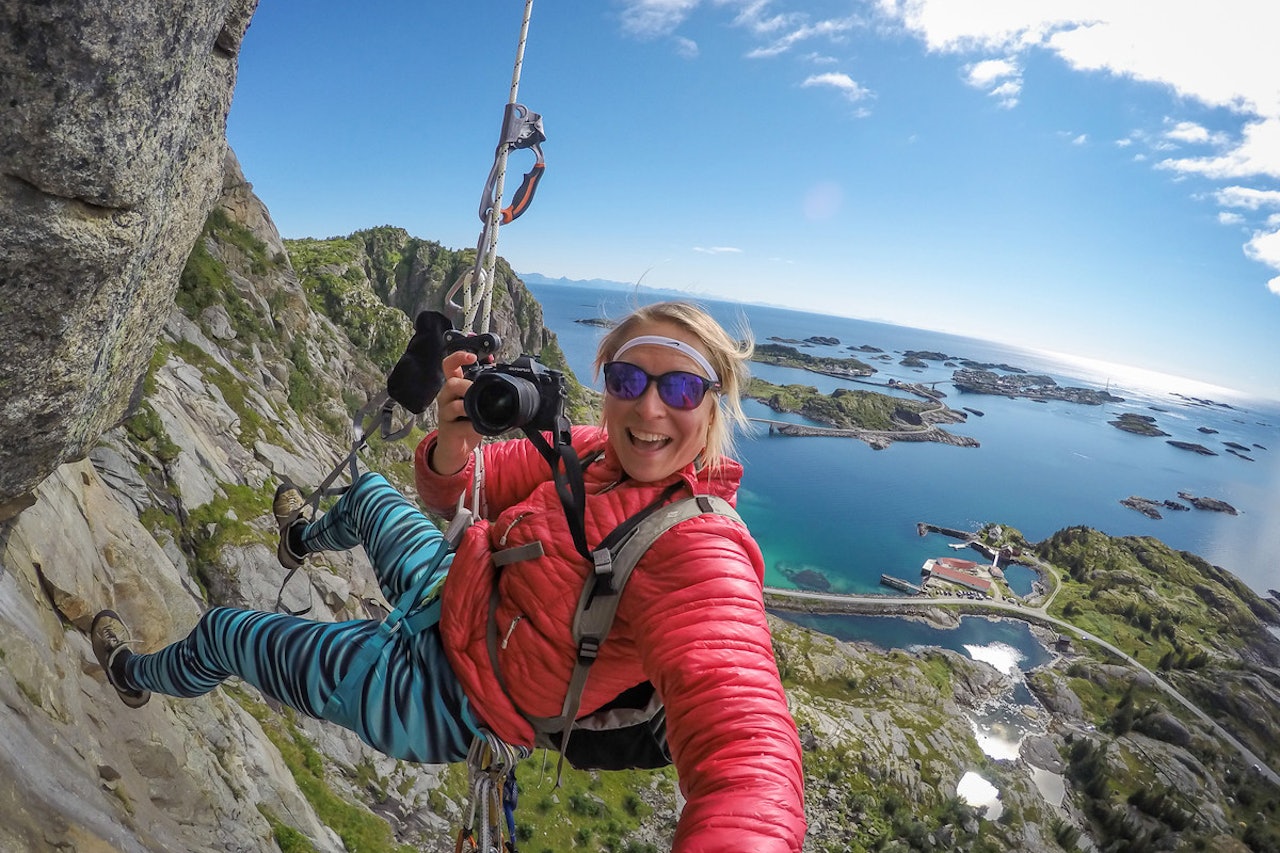 PROGRAMLEDEREN: Kristin Folsland Olsen er ikke redd for å henge litt ekstra i selen for å få tatt bildet hun er ute etter. Foto: Kristin Olsen PROGRAMLEDEREN: Kristin Folsland Olsen er ikke redd for å henge litt ekstra i selen for å få tatt bildet hun er ute etter. Foto: Kristin Olsen