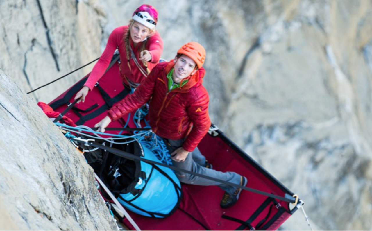 Emily Harrington sammen med kjæresten Adrian Ballinger på den 41 taulengder lange ruta Golden Gate (5.13b) på El Capitan i Yosemite. Foto: Skjermdump fra filmen Emily Harrington sammen med kjæresten Adrian Ballinger på den 41 taulengder lange ruta Golden Gate (5.13b) på El Capitan i Yosemite. Foto: Skjermdump fra filmen