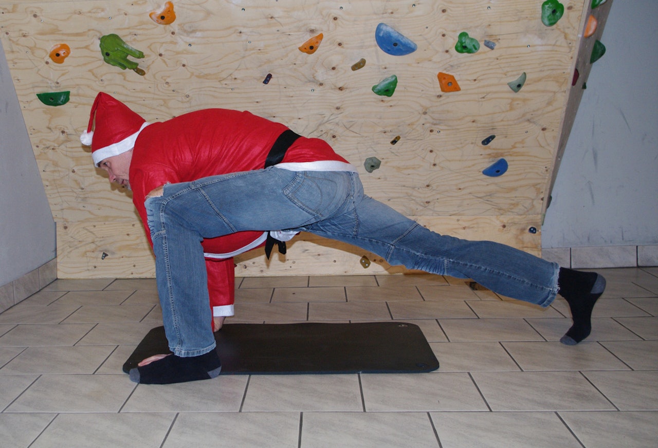 PÅ DEN SJETTE DAG: Sankt Nicholas kunne utvilsomt vært en dyktig klatrer, og han ville sikkert fulgt nissens øvelser til punkt og prikke. PÅ DEN SJETTE DAG: Sankt Nicholas kunne utvilsomt vært en dyktig klatrer, og han ville sikkert fulgt nissens øvelser til punkt og prikke.